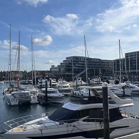 Ocean Village Marina 2 Bedroom Apartment With Balcony! Southampton Kültér fotó