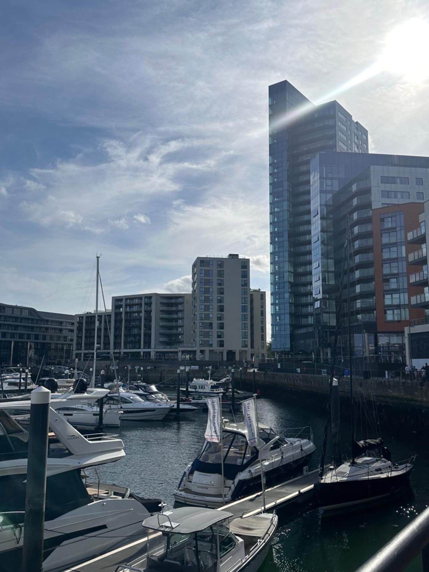 Ocean Village Marina 2 Bedroom Apartment With Balcony! Southampton Kültér fotó