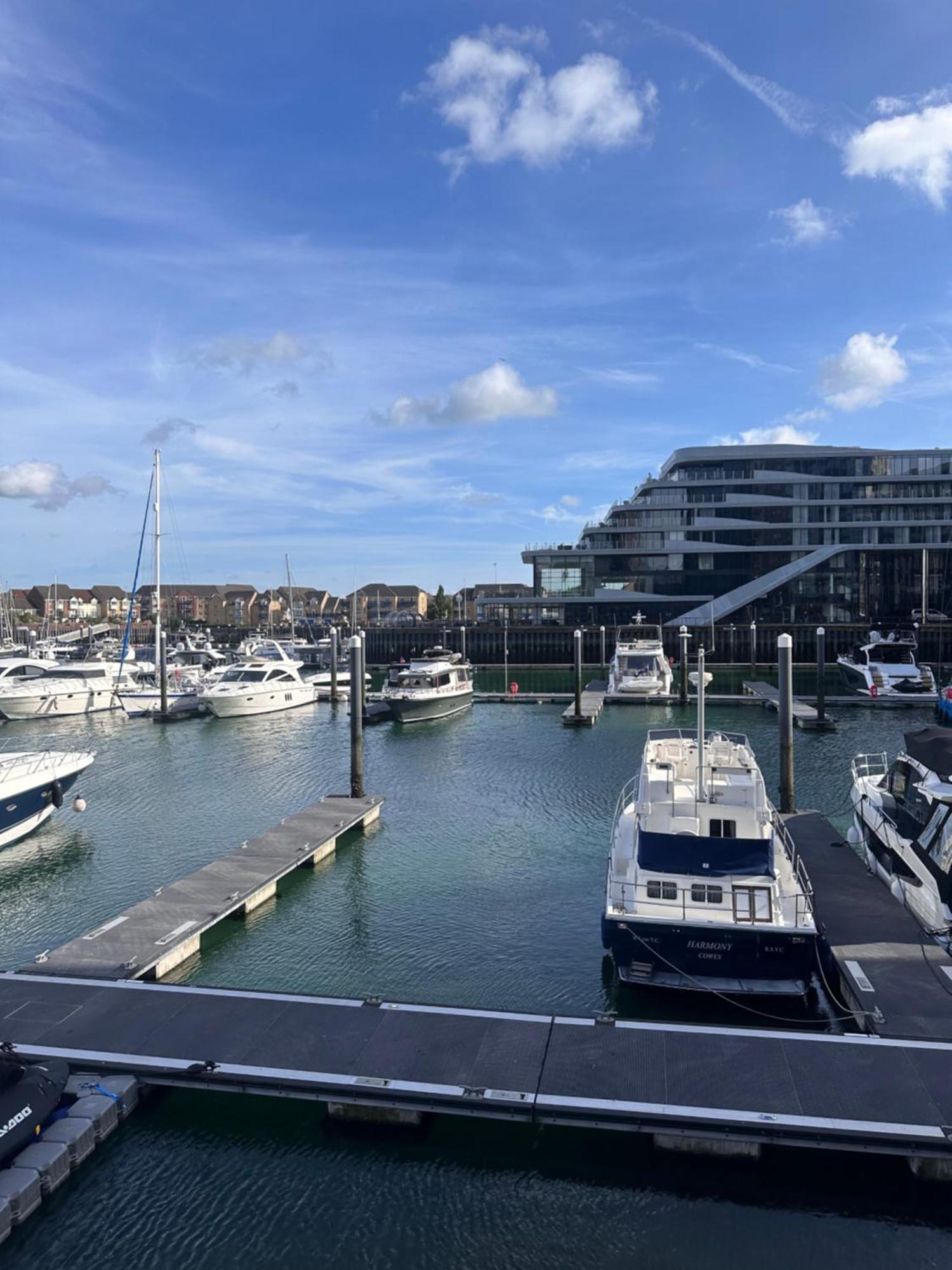 Ocean Village Marina 2 Bedroom Apartment With Balcony! Southampton Kültér fotó