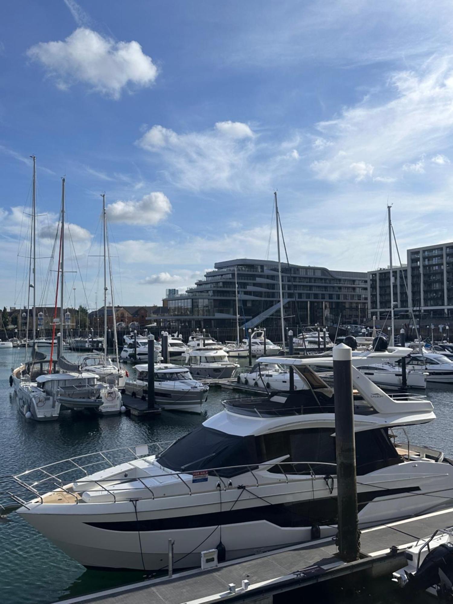 Ocean Village Marina 2 Bedroom Apartment With Balcony! Southampton Kültér fotó