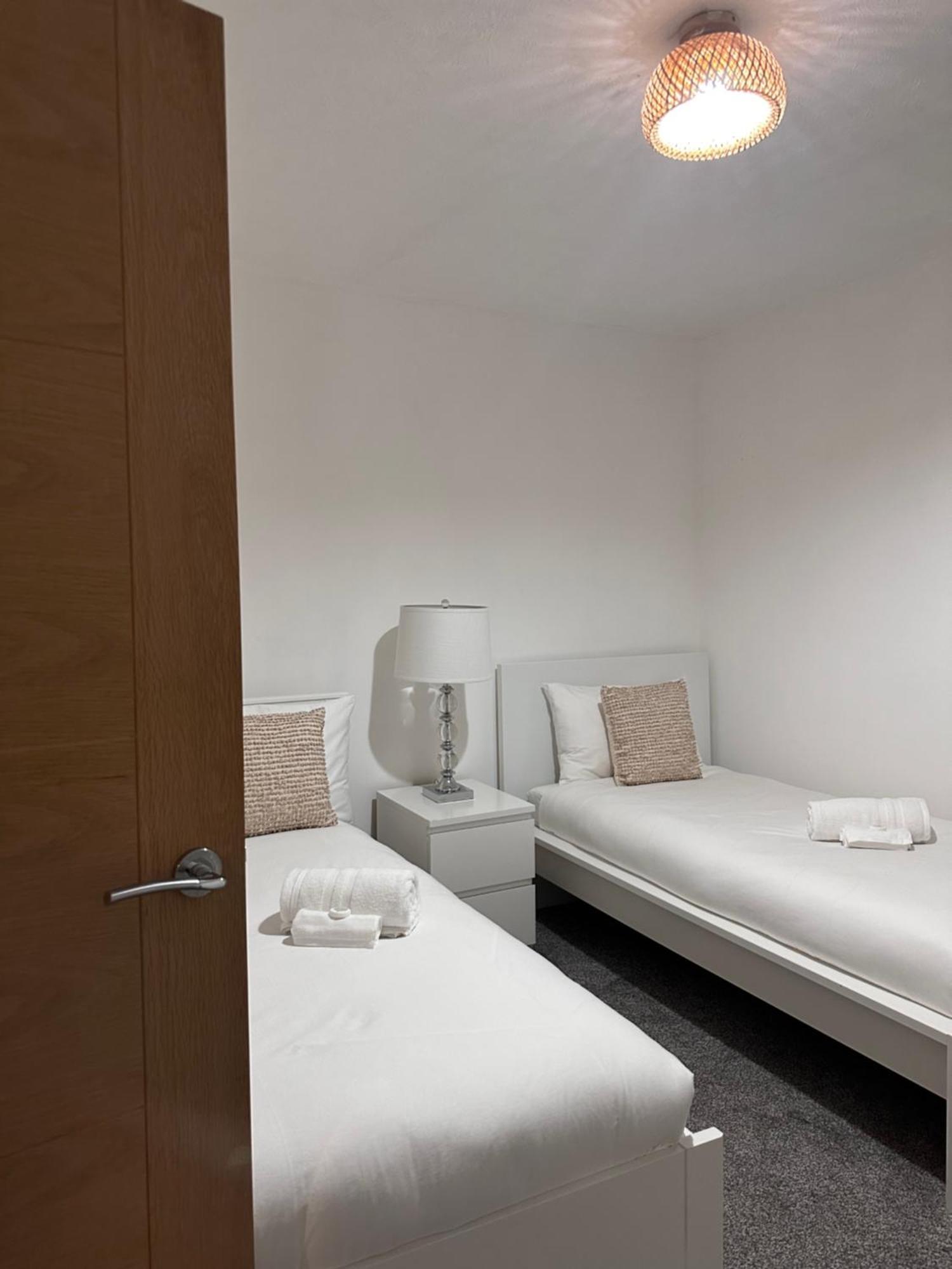 Ocean Village Marina 2 Bedroom Apartment With Balcony! Southampton Kültér fotó