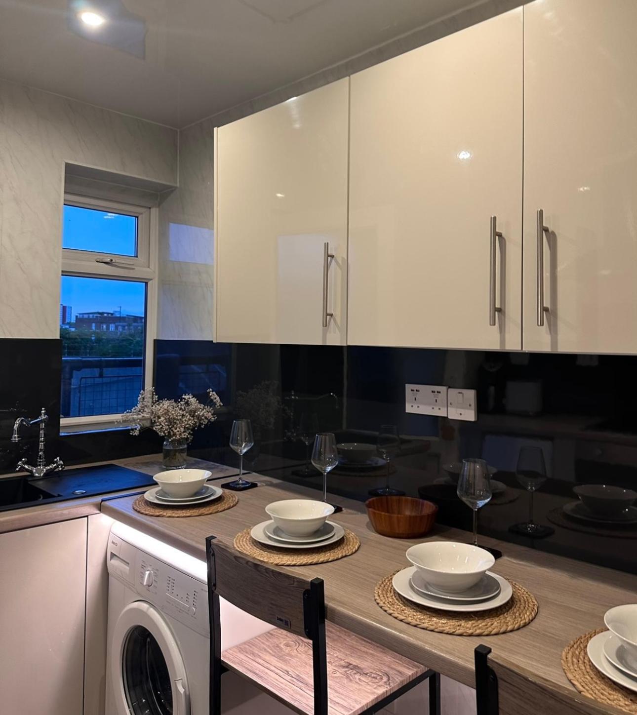Ocean Village Marina 2 Bedroom Apartment With Balcony! Southampton Kültér fotó